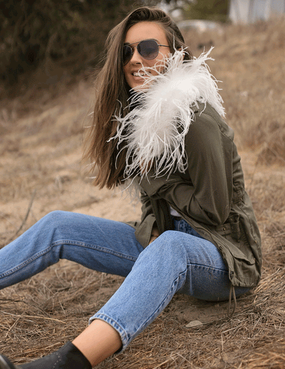 Victoire - Small Feather Collar in Snow - Le NUAGE Luxe